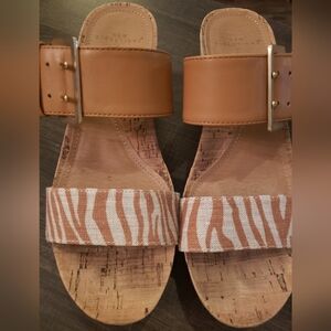 New Directions Sandals Size 6M.  FF51